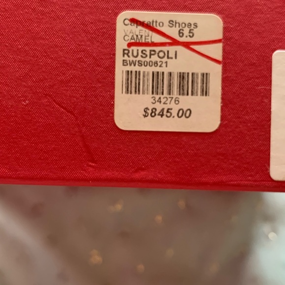 Valentino Garavani Ruspoli Camel pumps - Picture 4 of 8